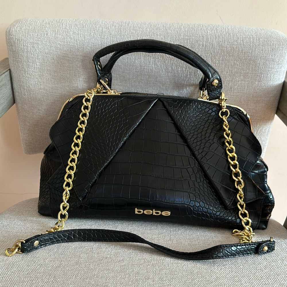 Bebe leather bag with gold tone zipper and details. Looks like new.